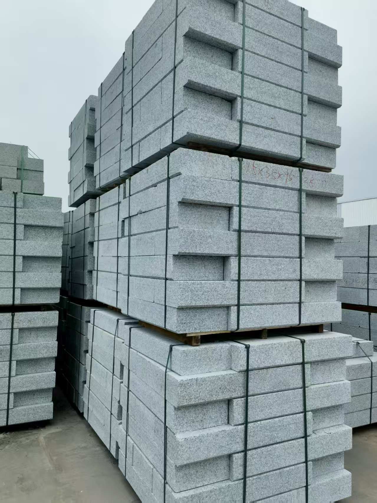 荆州 路沿石，板板正正的路沿石