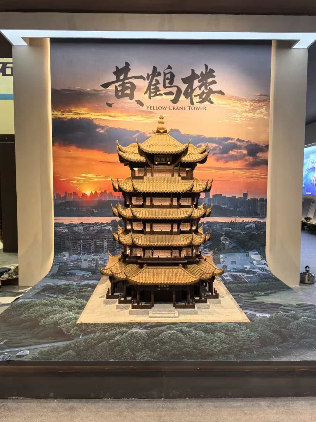 荆州仿古石文创作品-黄鹤楼