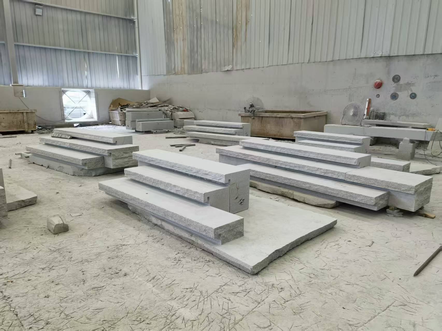 荆州 整石台阶（大面火烧+侧面自然面），出货前厂内拼装