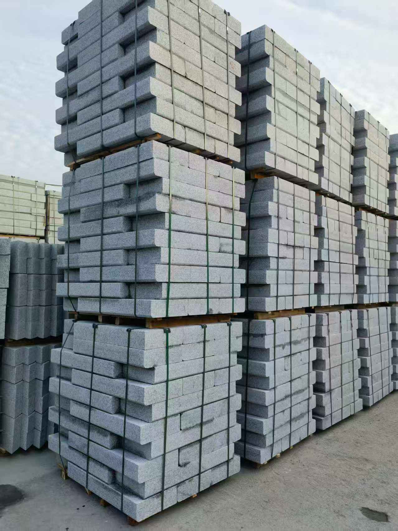 荆州 路沿石（路侧石），颜色一致，尺寸标准