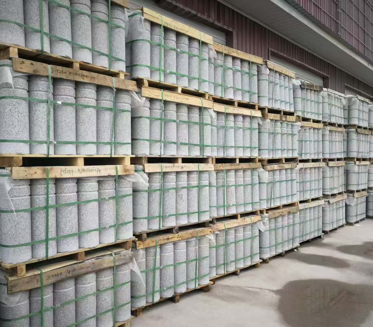 荆州 芝麻白挡车柱、阻车桩、隔离柱