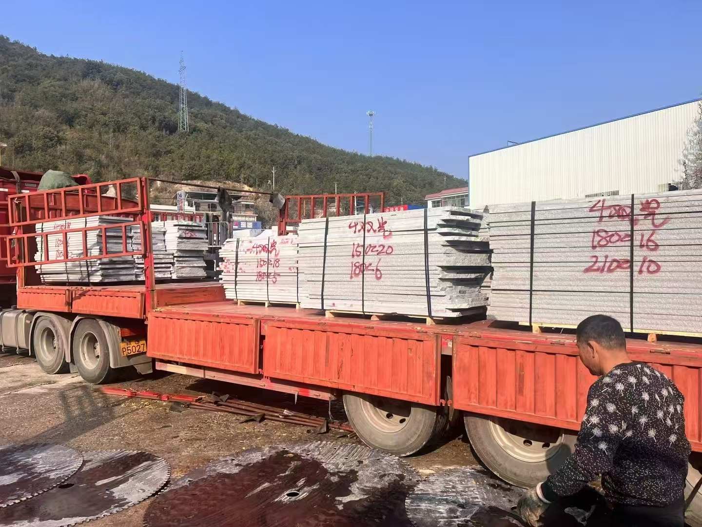 荆州 芝麻灰花岗岩光面毛板出货日常